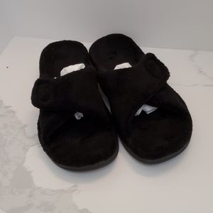 Vionic fuzzy slippers black velcro closure